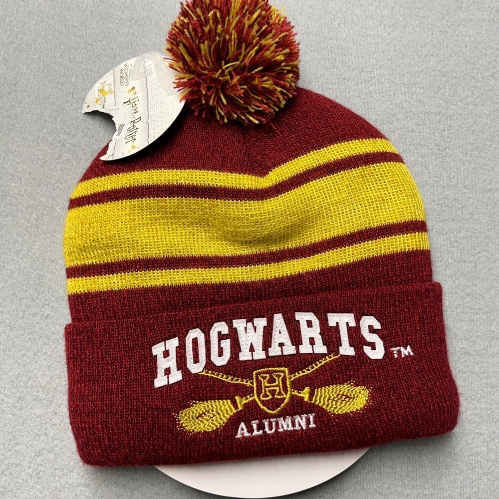 Harry Potter Hogwarts Alumni Beanie Hat Maroon Gold Sherpa Lined KC97JTHPT‎ NEW